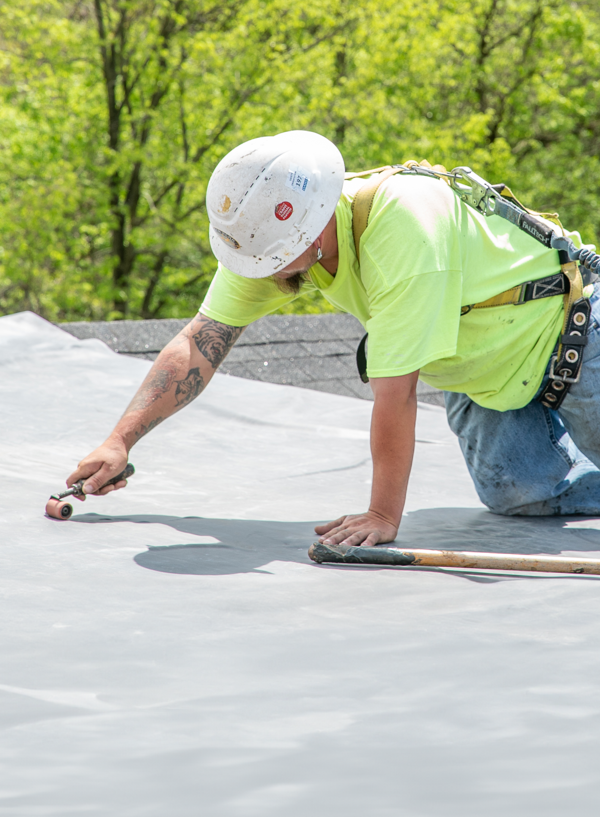 Commercial roof repair and maintenance